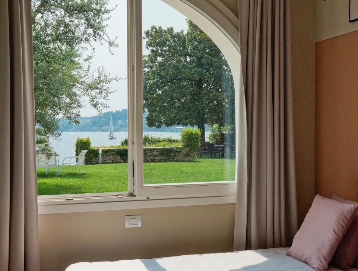 Luxury Lake View Apartments Salò Extérieur photo