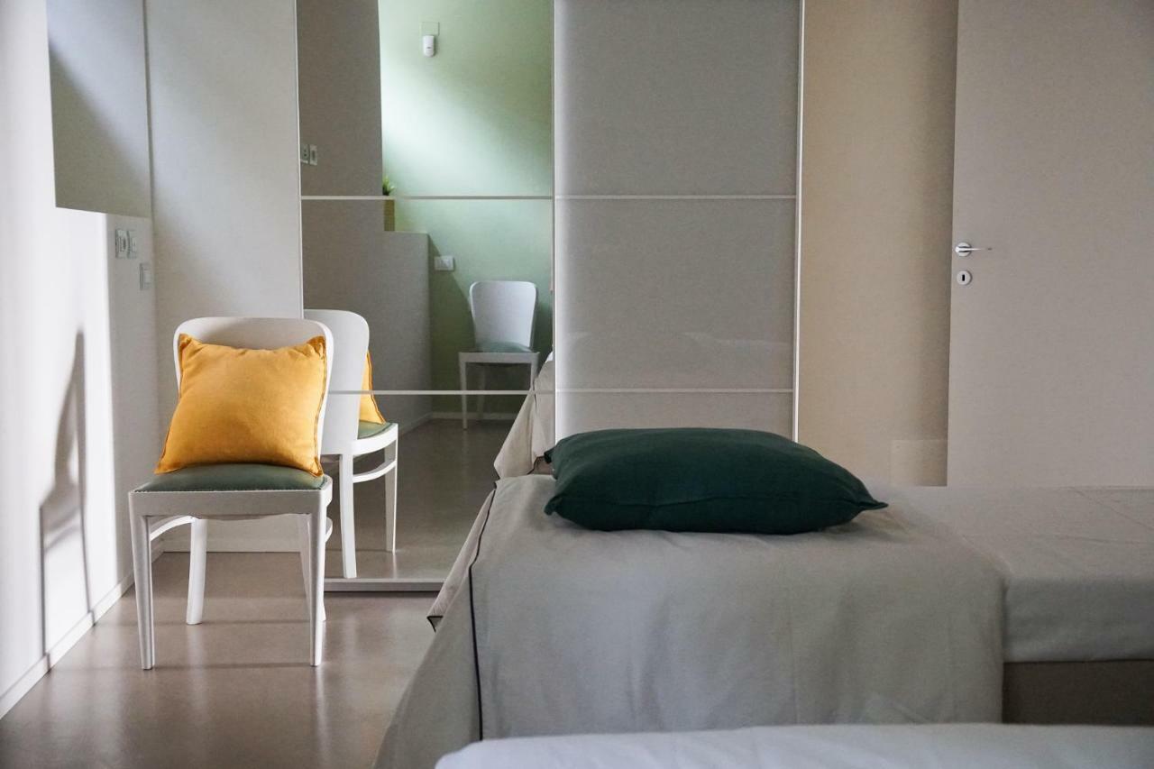 Luxury Lake View Apartments Salò Extérieur photo